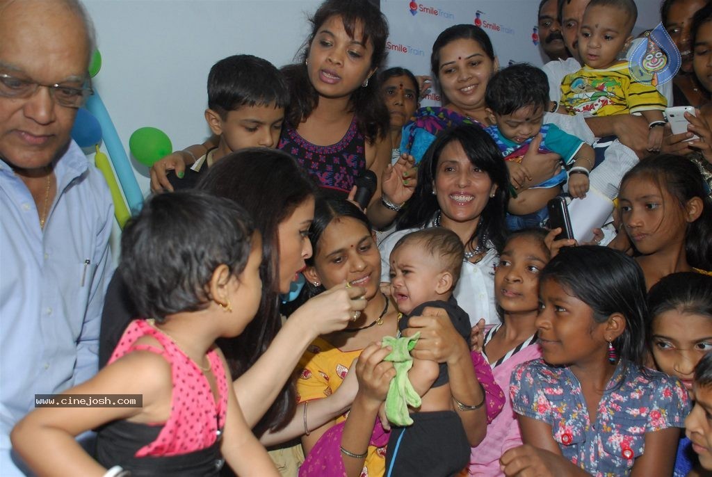 Aishwarya Rai Celebrates 20th Anniversary of Miss World title Win - 18 / 34 photos