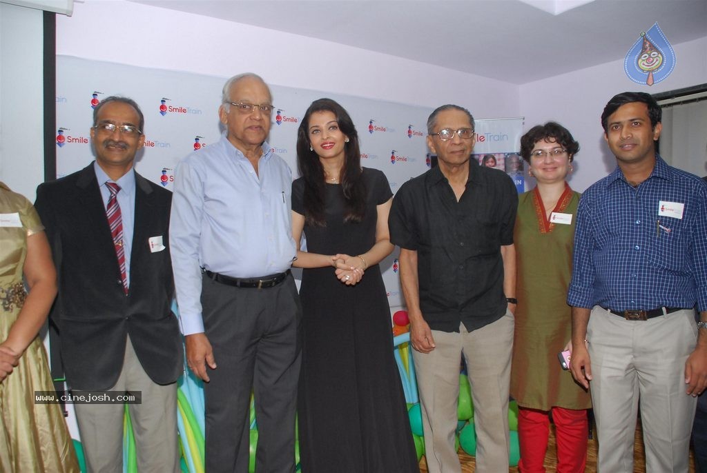 Aishwarya Rai Celebrates 20th Anniversary of Miss World title Win - 27 / 34 photos