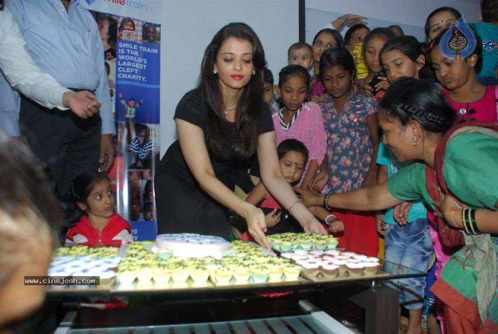 Aishwarya Rai Celebrates 20th Anniversary of Miss World title Win - 31 / 34 photos