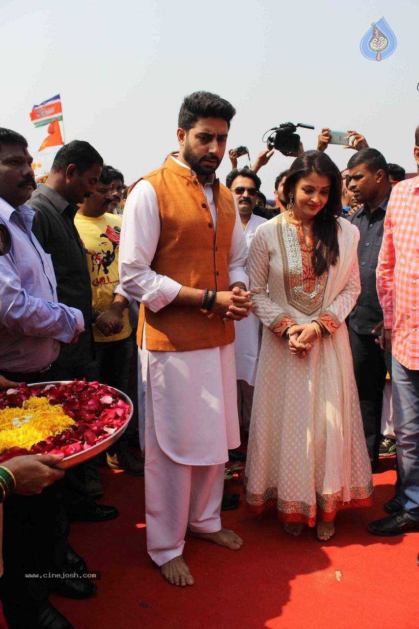 Aishwarya Rai Gudi Padwa Festival Celebrations - 7 / 15 photos