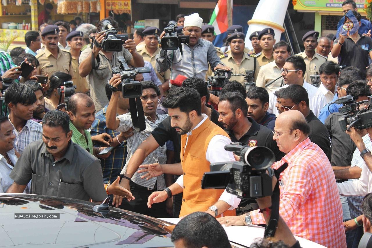 Aishwarya Rai Gudi Padwa Festival Celebrations - 10 / 15 photos