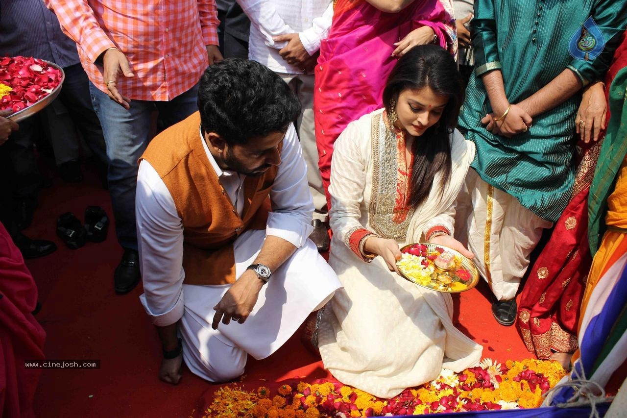 Aishwarya Rai Gudi Padwa Festival Celebrations - 13 / 15 photos