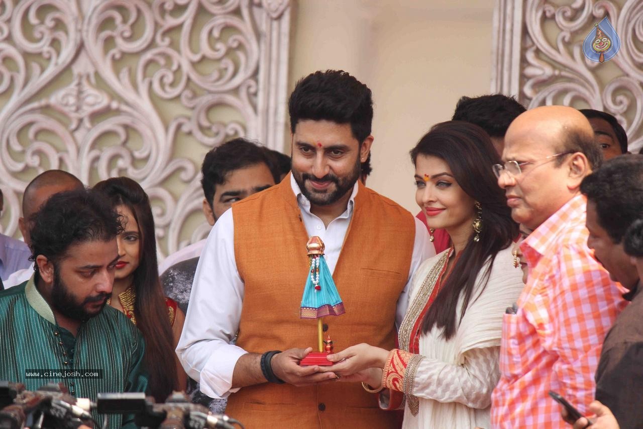 Aishwarya Rai Gudi Padwa Festival Celebrations - 15 / 15 photos