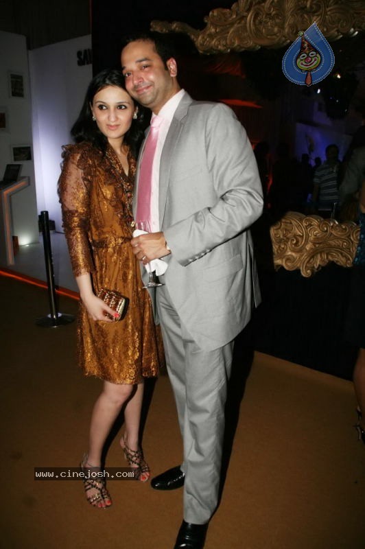 Aishwarya Rai Hot Ramp Walk at HDIL India Couture Week - 11 / 79 photos
