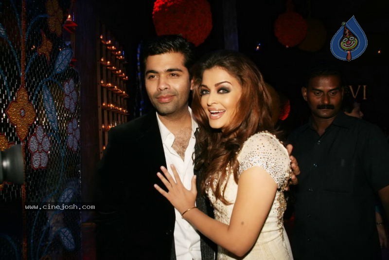 Aishwarya Rai Hot Ramp Walk at HDIL India Couture Week - 72 / 79 photos