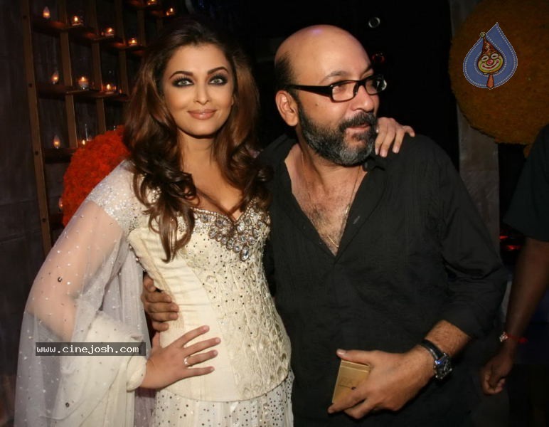 Aishwarya Rai Hot Ramp Walk at HDIL India Couture Week - 78 / 79 photos