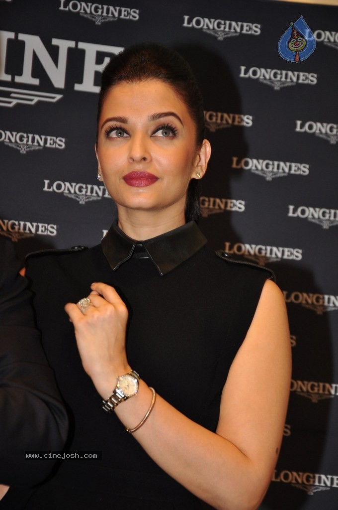 Aishwarya Rai Inaugurates New Longines Boutique - 3 / 37 photos