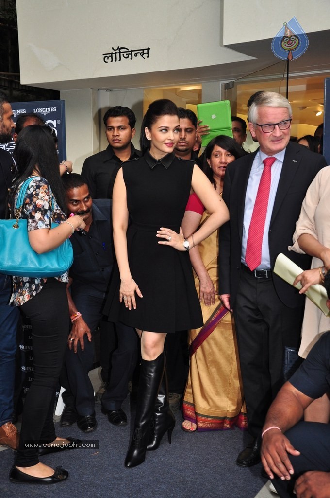 Aishwarya Rai Inaugurates New Longines Boutique - 21 / 37 photos