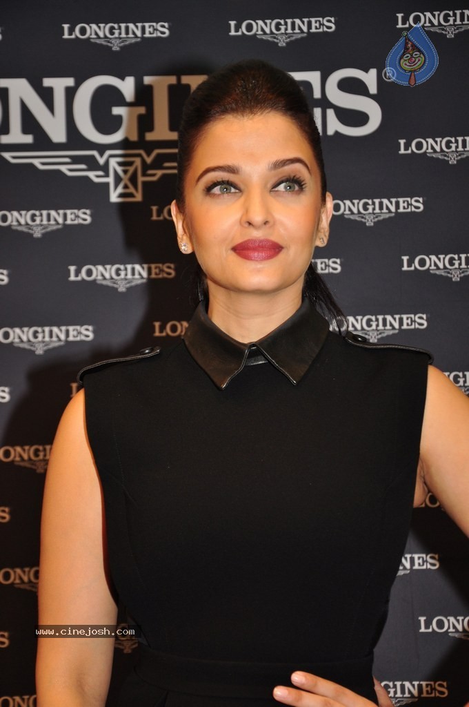 Aishwarya Rai Inaugurates New Longines Boutique - 22 / 37 photos