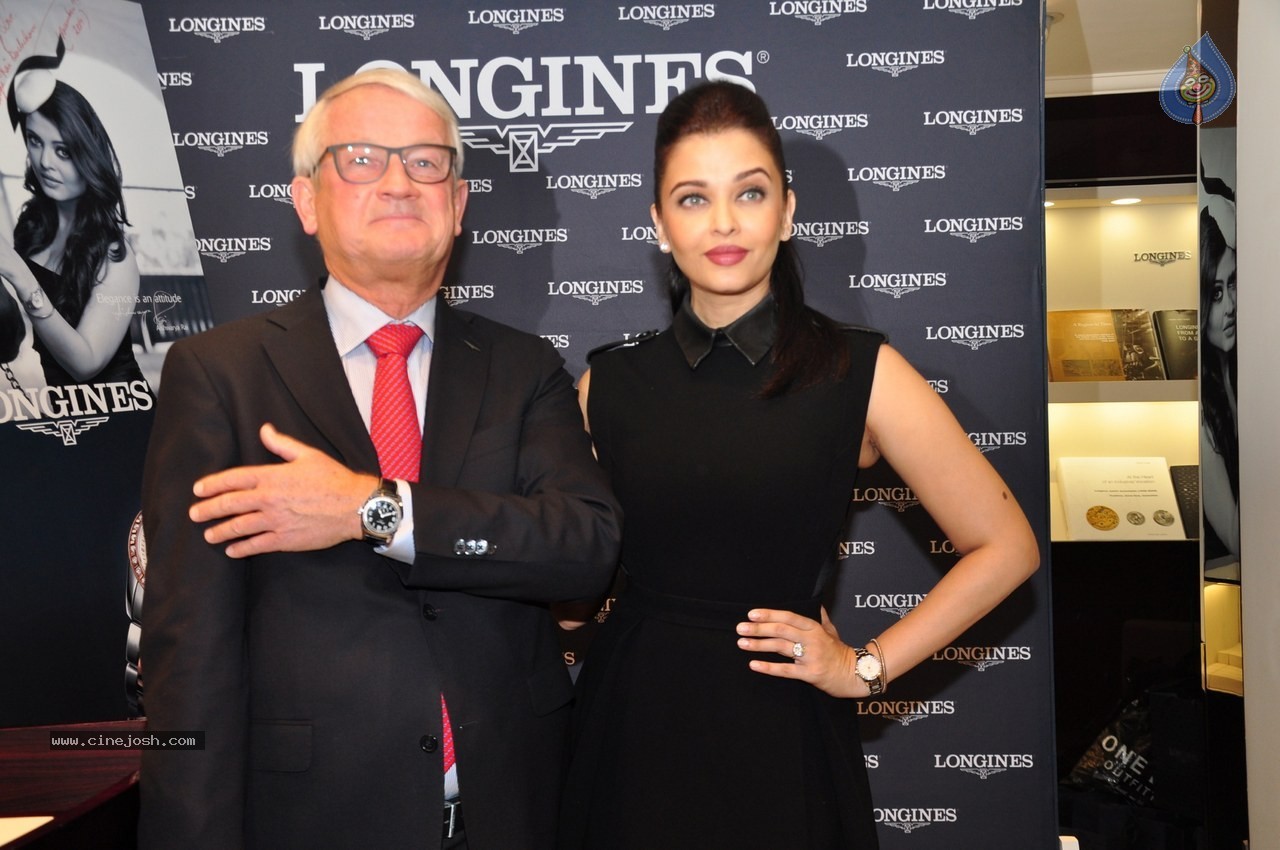 Aishwarya Rai Inaugurates New Longines Boutique - 23 / 37 photos