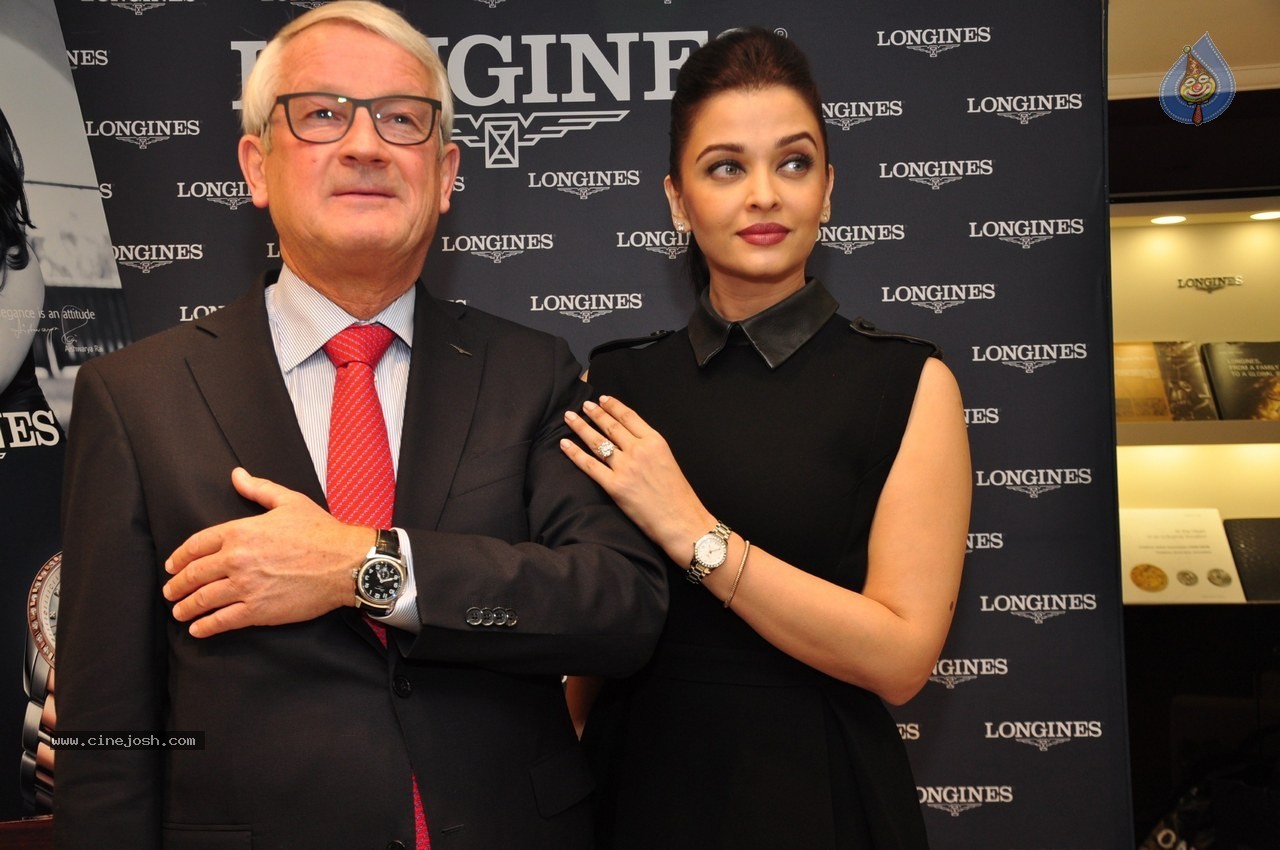 Aishwarya Rai Inaugurates New Longines Boutique - 33 / 37 photos