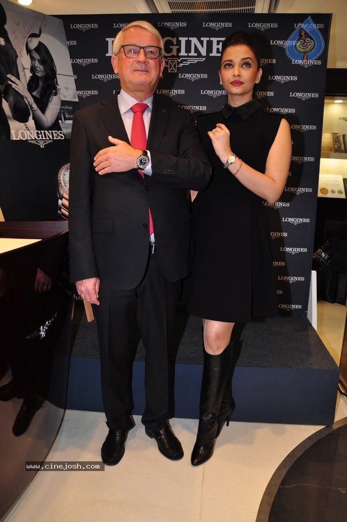 Aishwarya Rai Inaugurates New Longines Boutique - 35 / 37 photos
