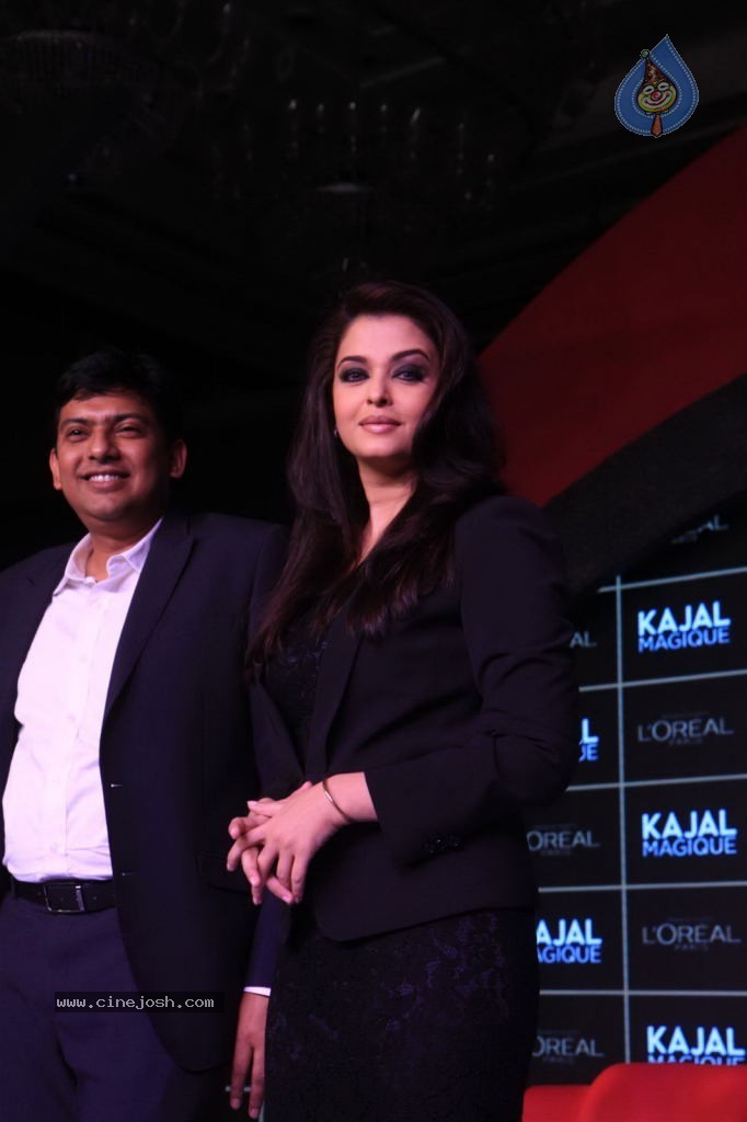 Aishwarya Rai Launches Kajal Magique - 7 / 46 photos