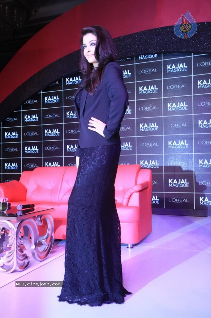 Aishwarya Rai Launches Kajal Magique - 10 / 46 photos