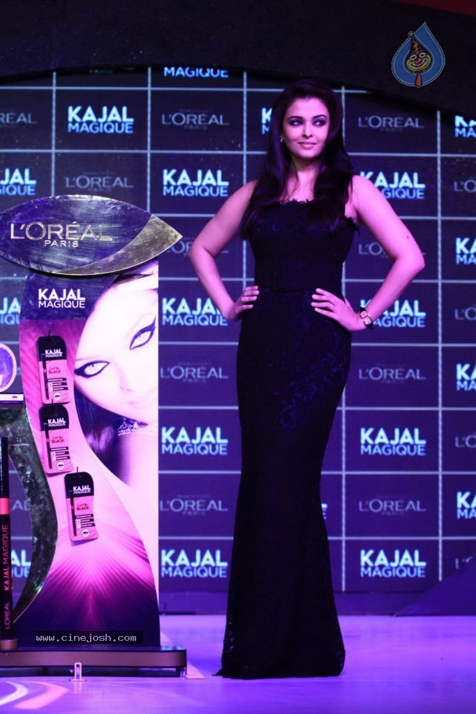 Aishwarya Rai Launches Kajal Magique - 44 / 46 photos