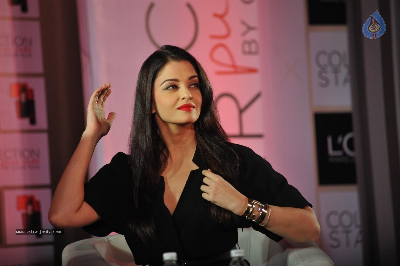 Aishwarya Rai Launches Loreal Moist Matte Lipstick - 15 / 60 photos