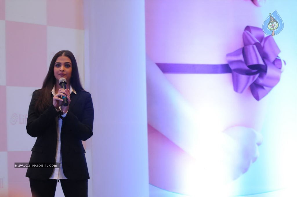 Aishwarya Rai Launches Stem Cell Banking - 13 / 43 photos