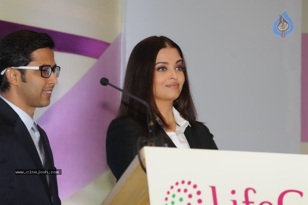 Aishwarya Rai Launches Stem Cell Banking - 17 / 43 photos