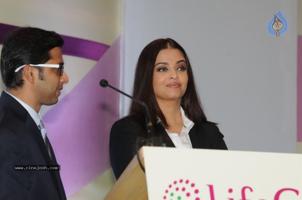 Aishwarya Rai Launches Stem Cell Banking - 31 / 43 photos