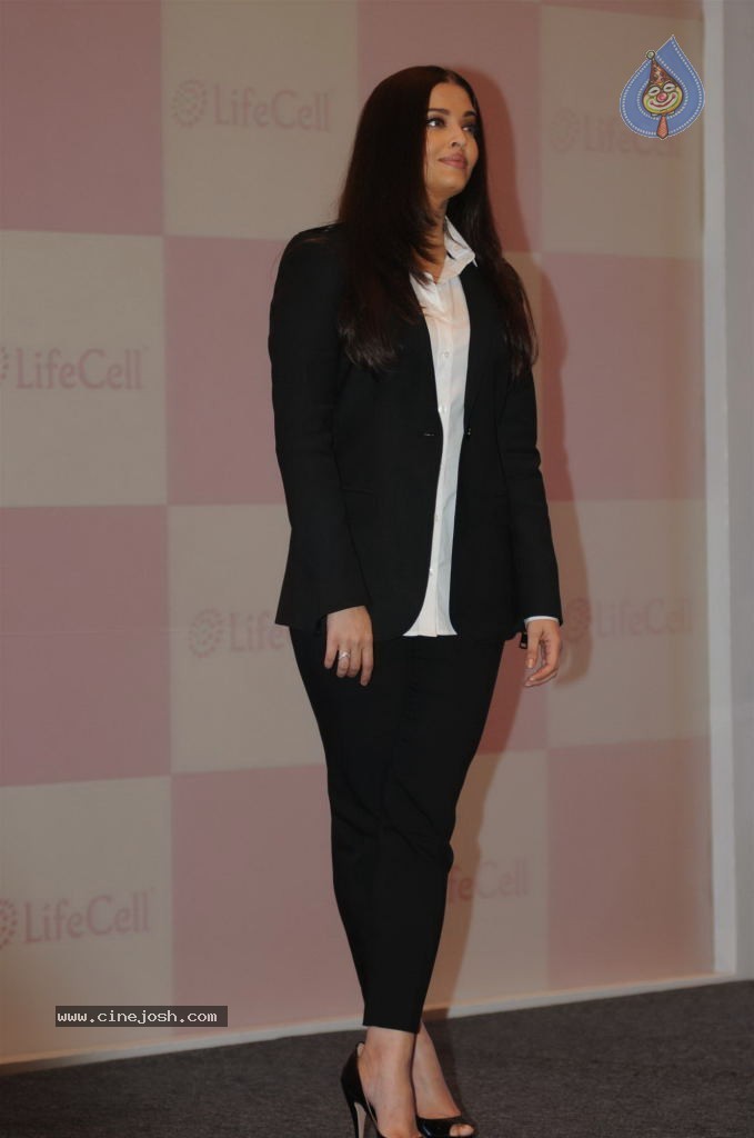 Aishwarya Rai Launches Stem Cell Banking - 39 / 43 photos
