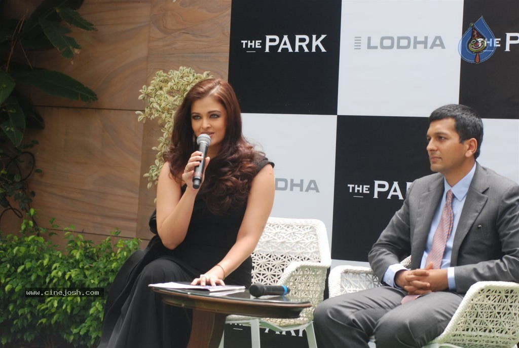 Aishwarya Rai Launches The Park - 12 / 81 photos