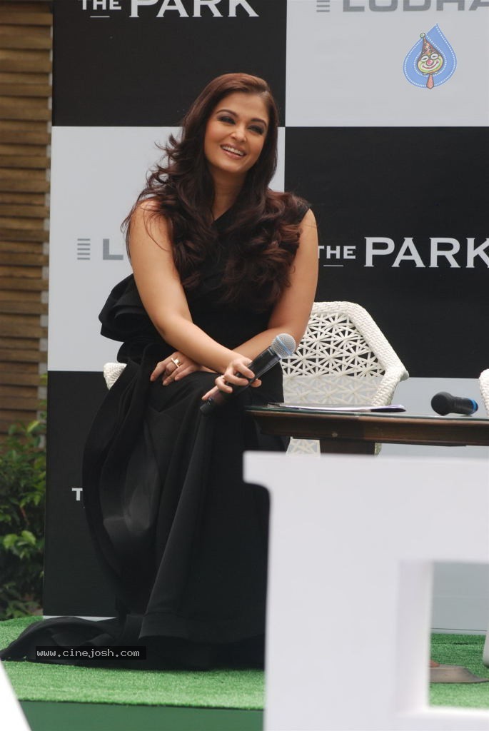 Aishwarya Rai Launches The Park - 15 / 81 photos