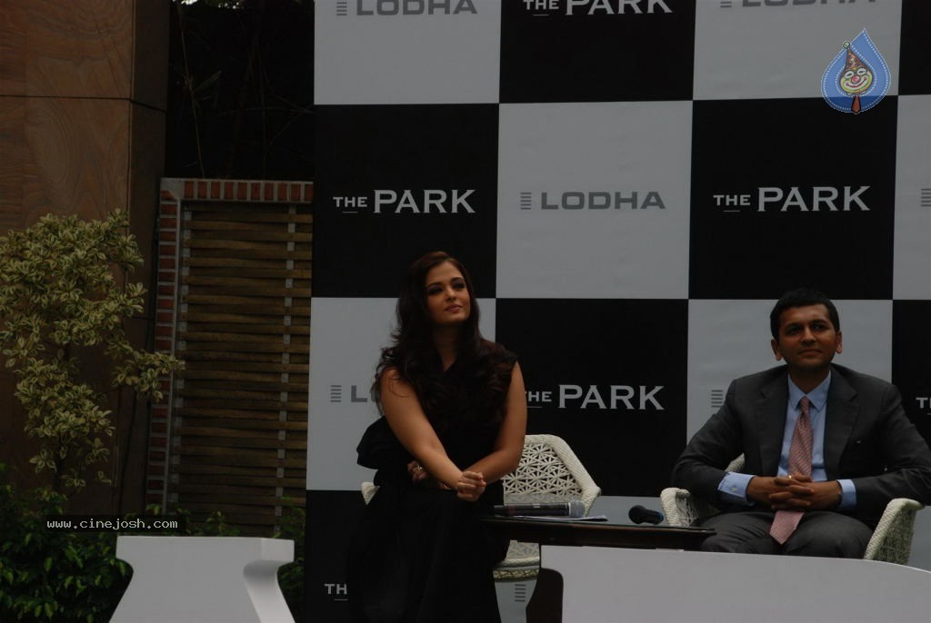 Aishwarya Rai Launches The Park - 42 / 81 photos