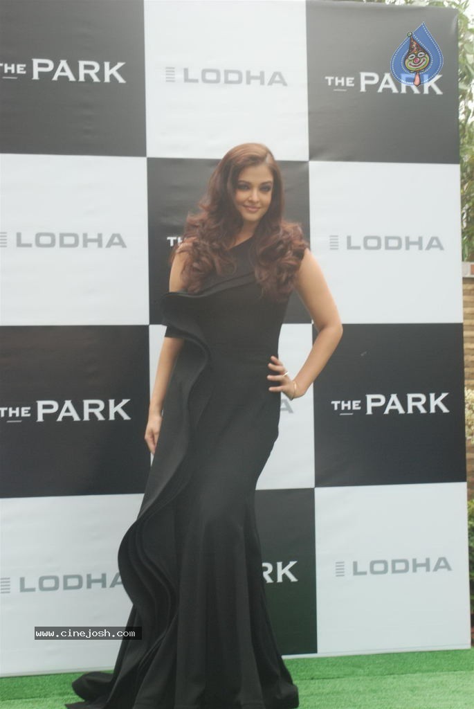 Aishwarya Rai Launches The Park - 63 / 81 photos