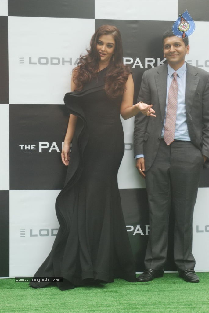 Aishwarya Rai Launches The Park - 67 / 81 photos