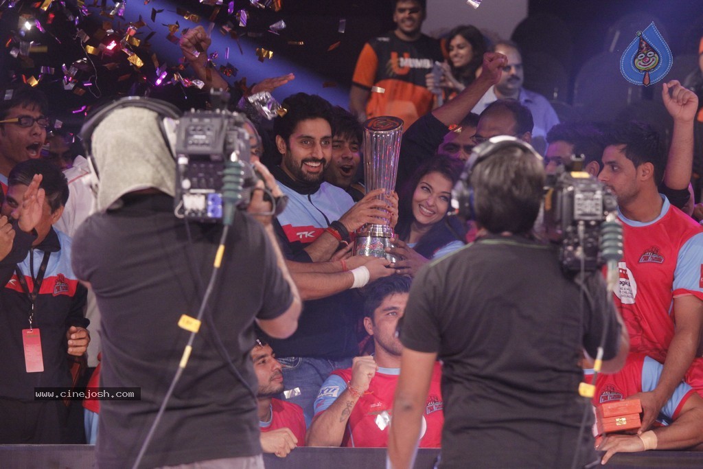 Aishwaryarai at Pro Kabaddi League Finals  - 4 / 40 photos