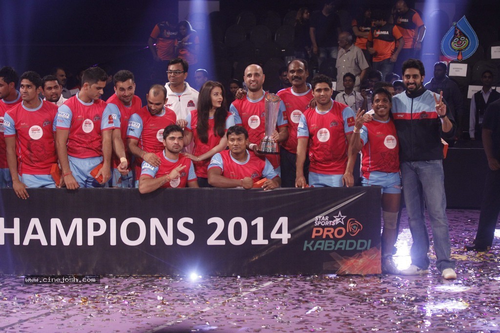 Aishwaryarai at Pro Kabaddi League Finals  - 19 / 40 photos