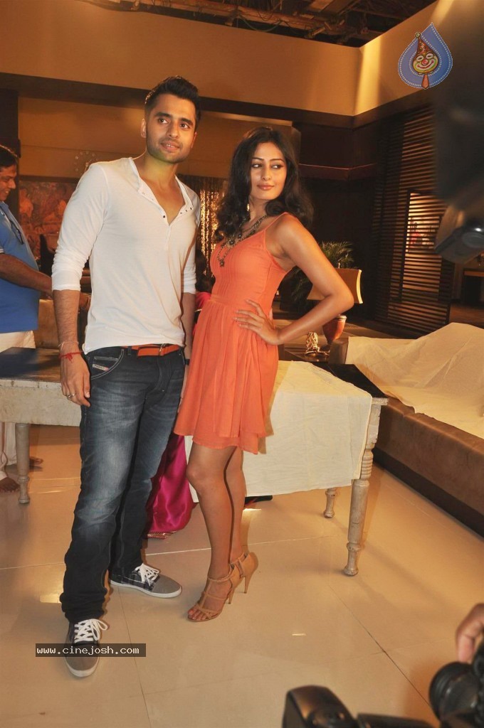 Ajab Gazabb Love Movie Launch - 24 / 34 photos