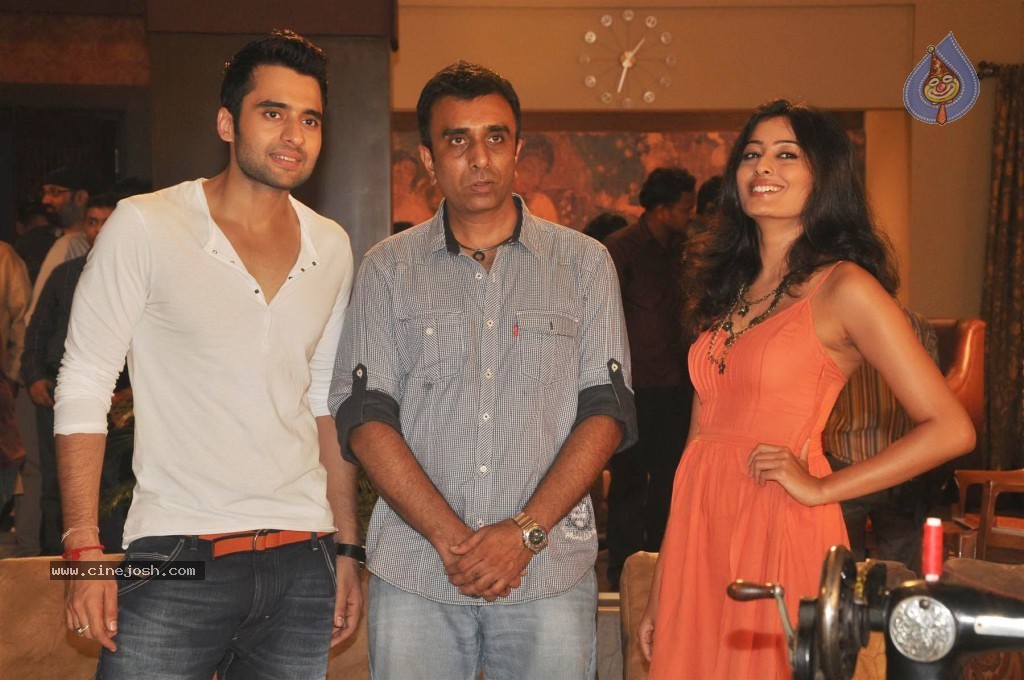 Ajab Gazabb Love Movie Launch - 31 / 34 photos
