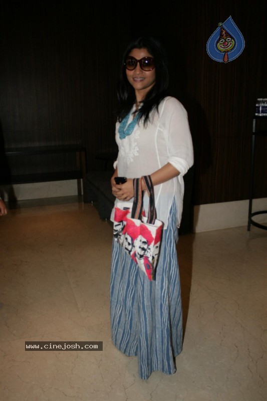 Ajay Devgan,Konkona Sen At Atithi Tum Kab Jaaoge Movie Logo Launch - 6 / 17 photos