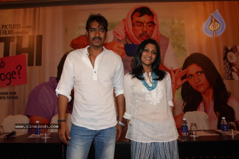 Ajay Devgan,Konkona Sen At Atithi Tum Kab Jaaoge Movie Logo Launch - 15 / 17 photos