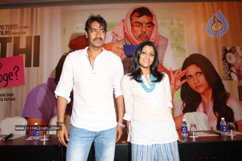 Ajay Devgan,Konkona Sen At Atithi Tum Kab Jaaoge Movie Logo Launch - 16 / 17 photos