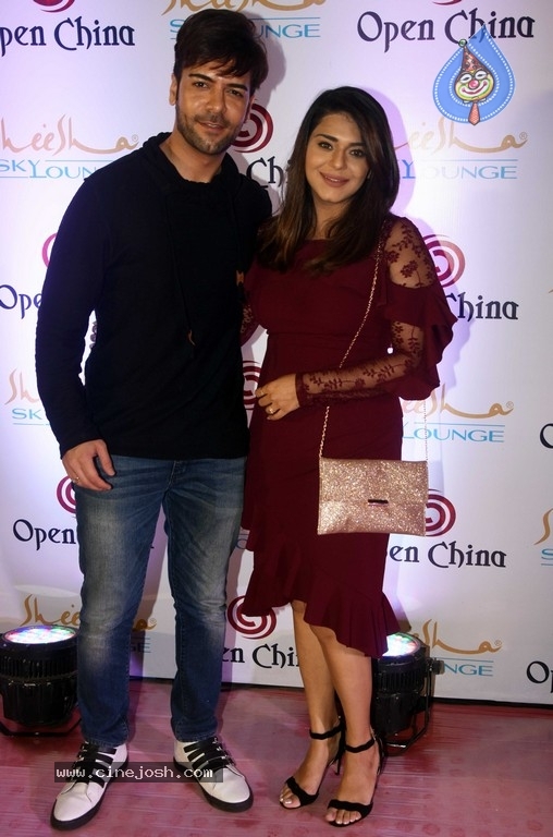 Ajay Devgn At The Launch Of Open China And Sheesha Sky Lounge - 5 / 21 photos