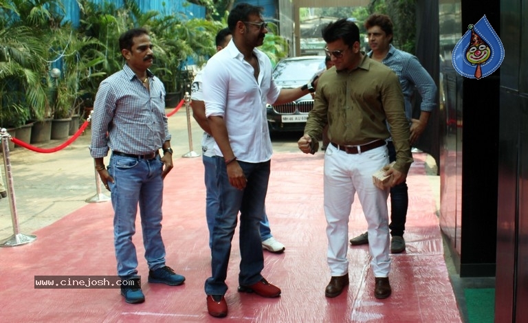 Ajay Devgn At The Launch Of Open China And Sheesha Sky Lounge - 21 / 21 photos