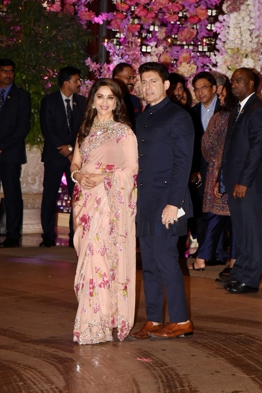 Akash Ambani And Shloka Mehta Engagement Party Photos - 26 / 41 photos