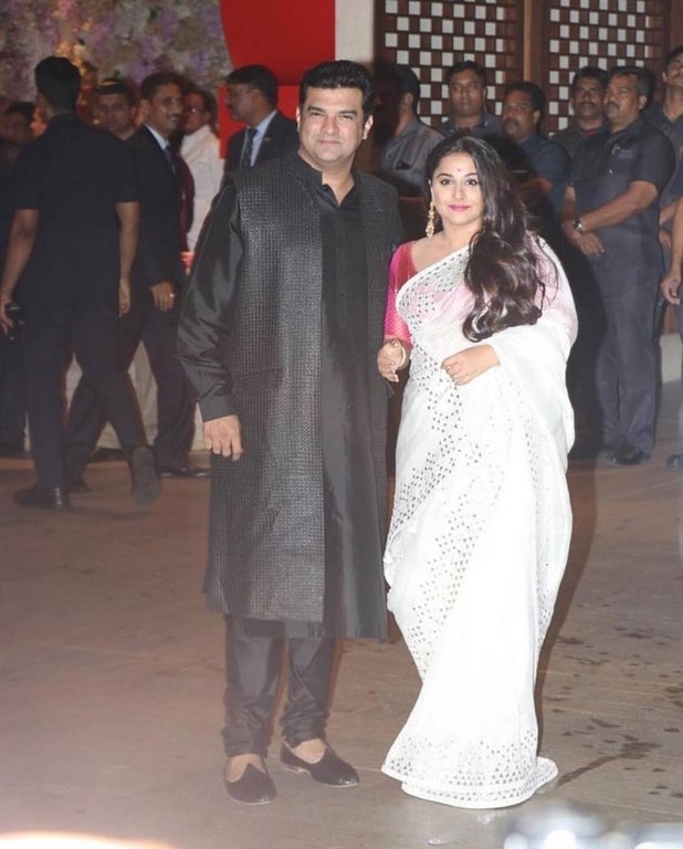 Akash Ambani And Shloka Mehta Engagement Party Photos - 29 / 41 photos