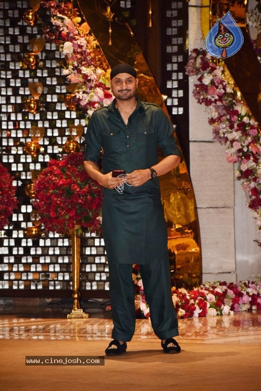 Akash Ambani And Shloka Mehta Engagement Party Photos - 11 / 21 photos