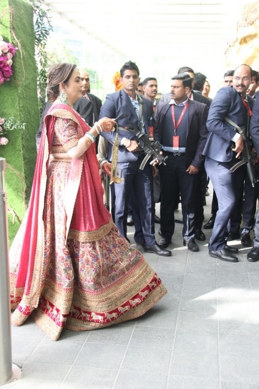 Akash Ambani and Shloka Mehta Wedding Reception - 11 / 38 photos