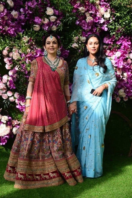 Akash Ambani and Shloka Mehta Wedding Reception - 14 / 38 photos