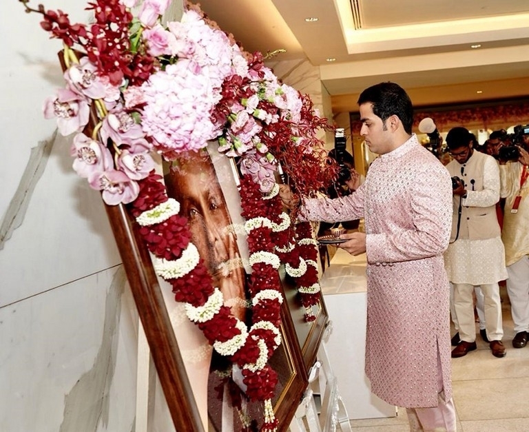 Akash Ambani and Shloka Mehta Wedding Reception - 15 / 38 photos
