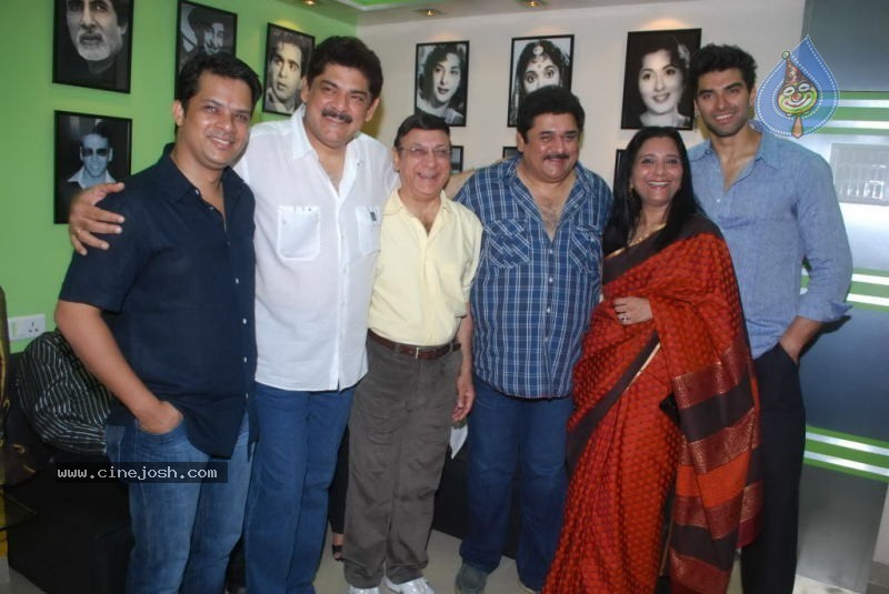 Akshay Kumar at Abbhinnay Acting Institute Launch - 16 / 27 photos