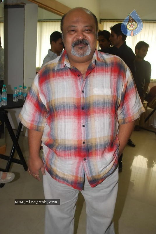 Akshay Kumar at Abbhinnay Acting Institute Launch - 22 / 27 photos