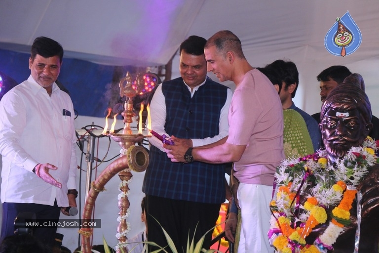 Akshay Kumar At Versova Festival 2018 Photos - 10 / 12 photos