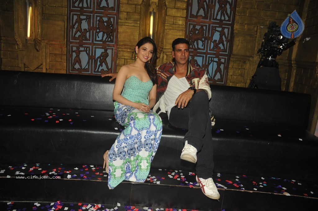 Akshay n Tamanna Promotes Film Entertainment - 1 / 39 photos