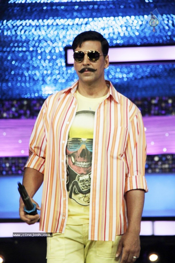 Akshay Promotes Rowdy Rathore Movie - 3 / 29 photos