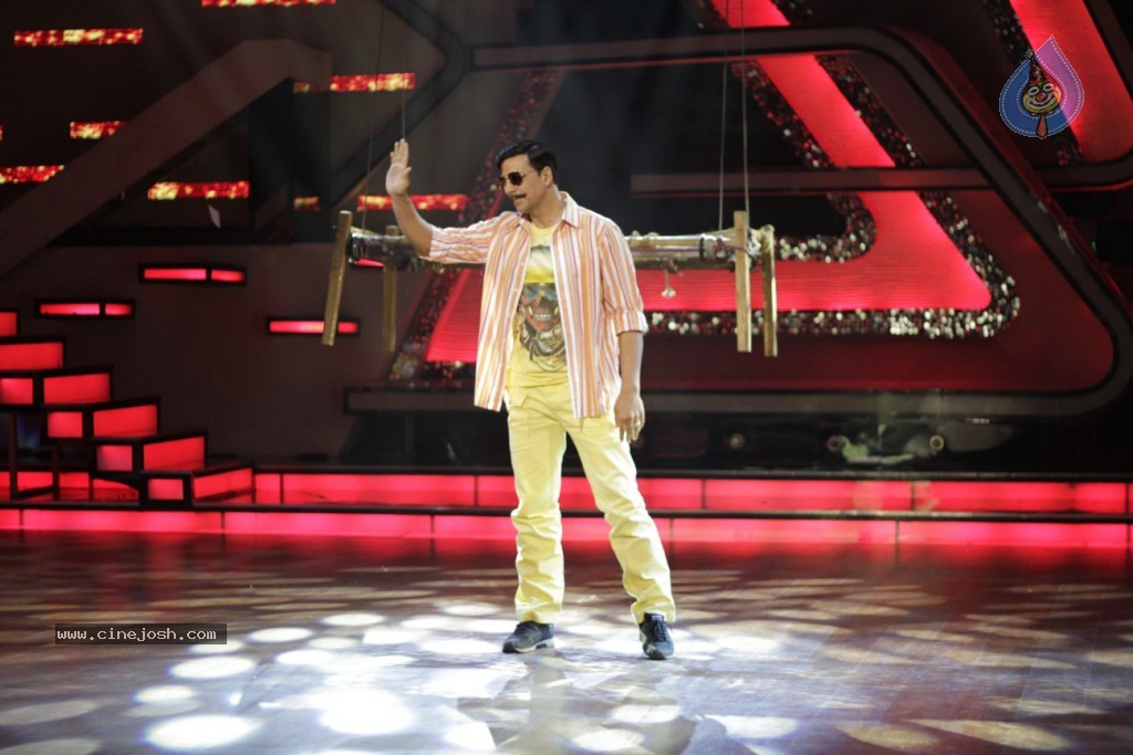 Akshay Promotes Rowdy Rathore Movie - 8 / 29 photos